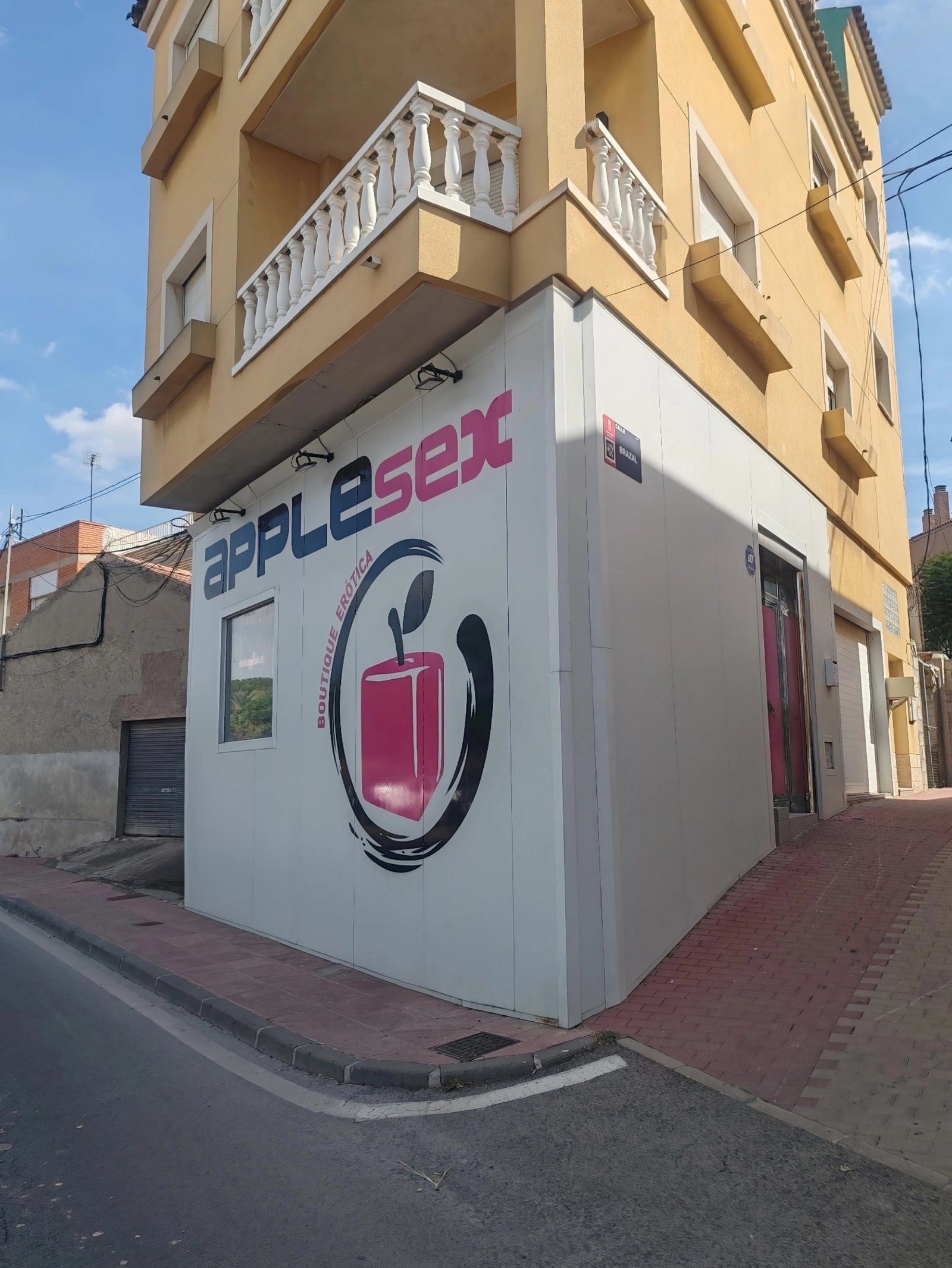 Fachada exterior de la tienda física Applesex en Calle Brazal 1, Churra, Murcia